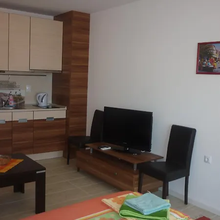 Ganozliev's In Kavatsi Area Apartamento *